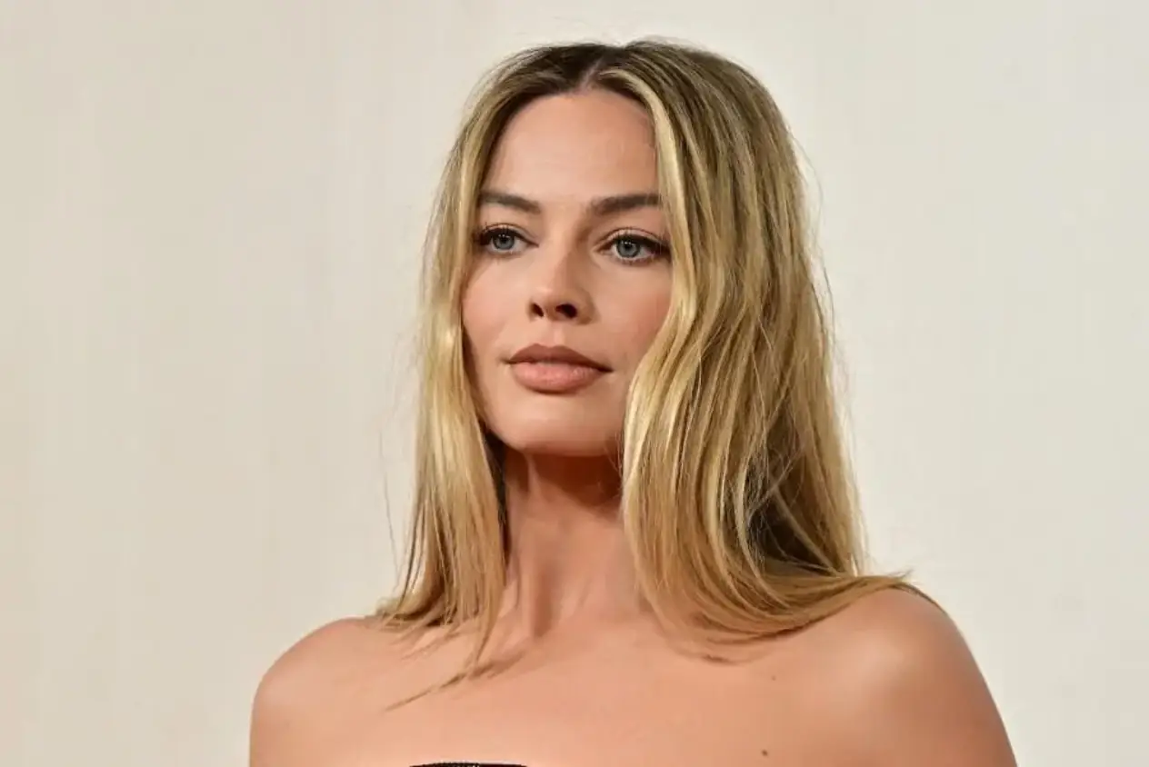 Margot Robbie spring look